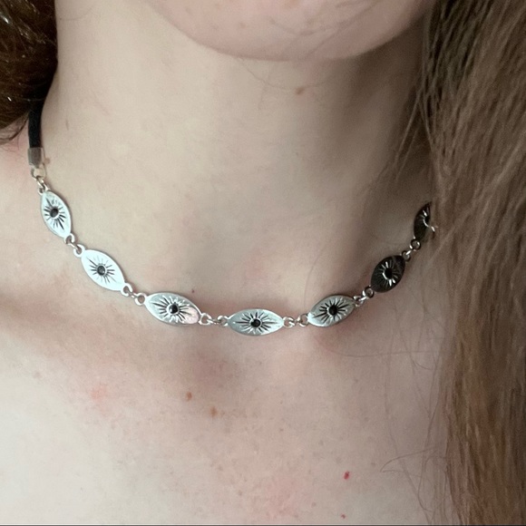 Cute metallic choker silver and black necklace - Picture 4 of 7